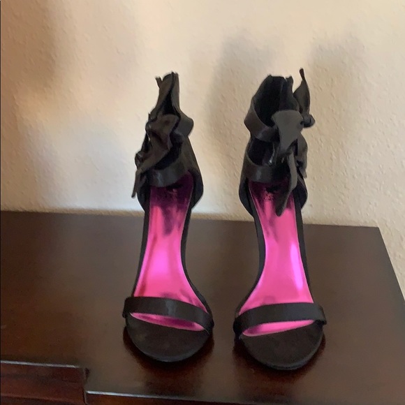 High heels - Picture 2 of 2